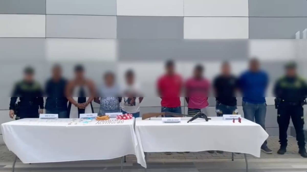 Las ocho personas capturadas por la Policía, en coordinación con la Fiscalía General de la Nación y con el apoyo del Ejército Nacional, fueron puestos a disposición de la autoridad Competente. //Cortesía Policía Atlántico.