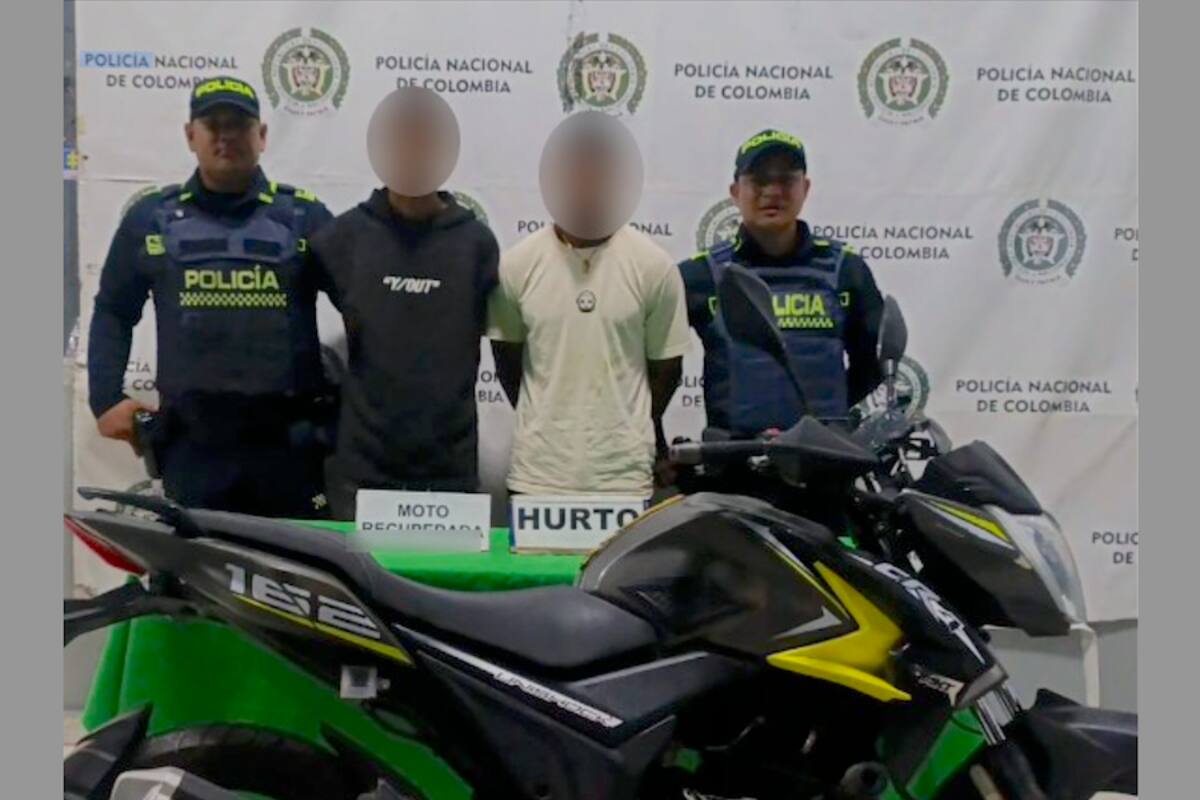 Policía los capturó cuando huían en la motocicleta que se habían robado