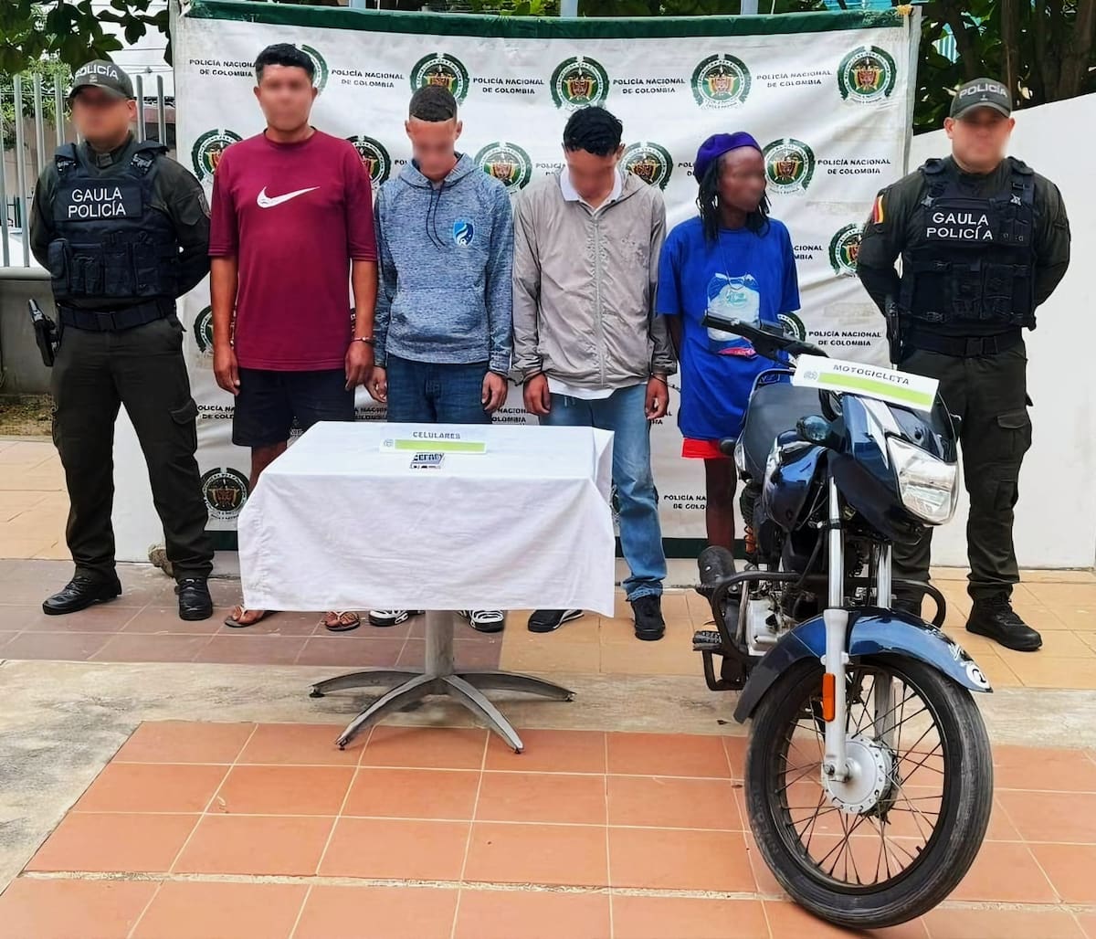 El simultáneo operativo fue llevado a cabo en las ciudades de Cartagena, Arauca y Duitama. En lo corrido del año se han capturado 46 personas por el delito de extorsión.