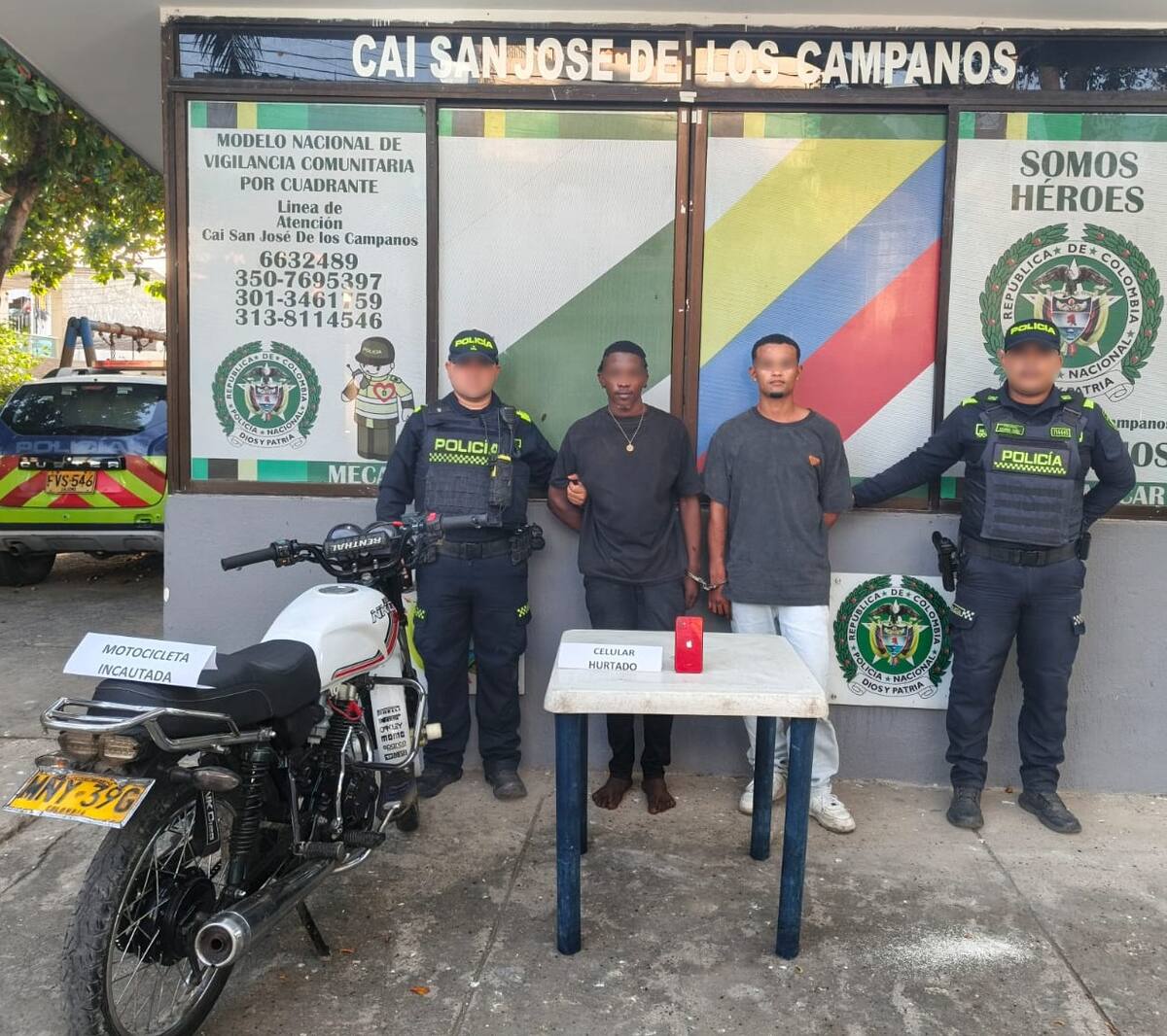 Capturados por hurto en el barrio San José de Los Campanos. //CORTESÍA POLICIA NACIONAL.