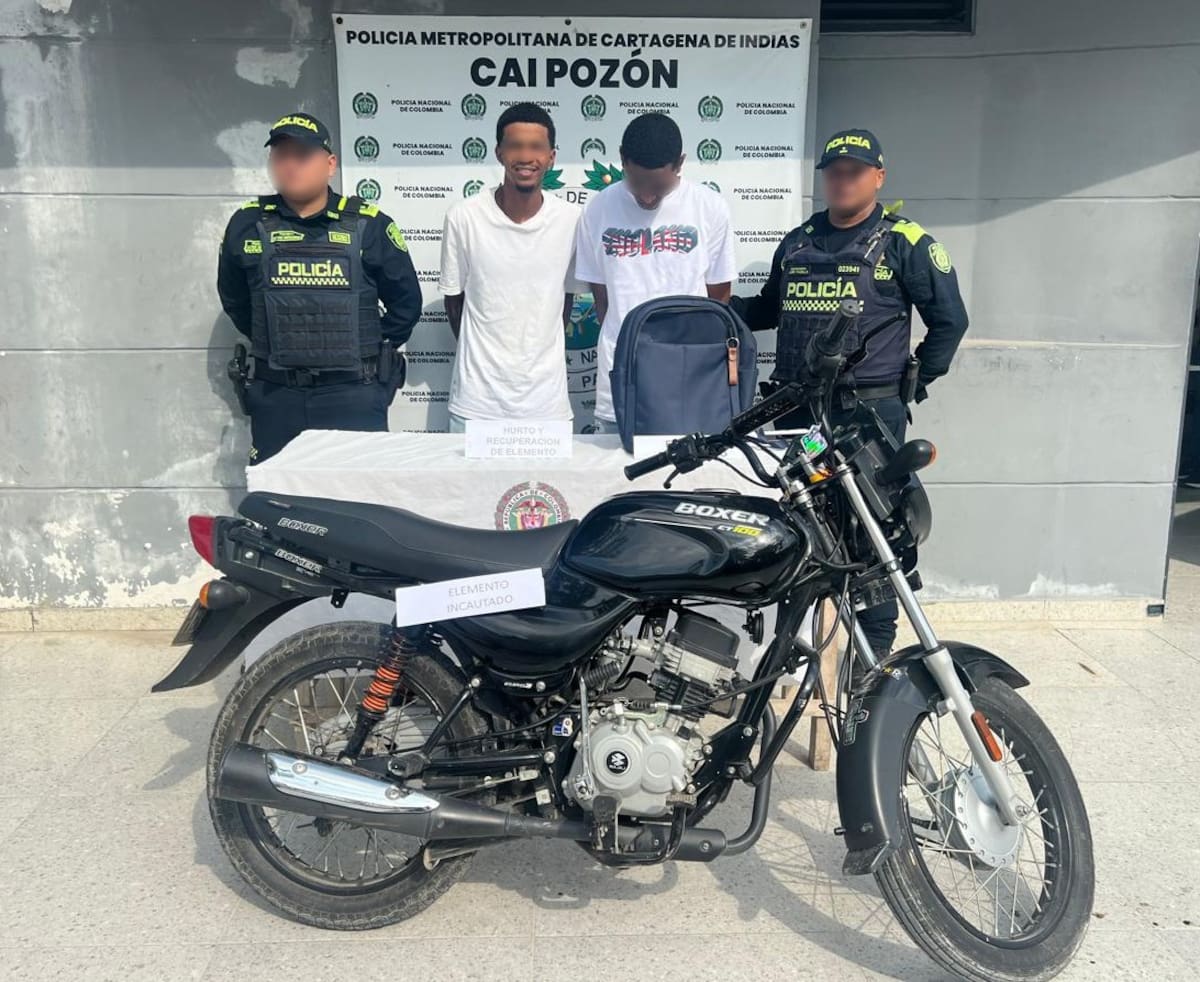 Los presuntos delincuentes, mediante intimidación con arma blanca, habrían hurtado estos elementos a un ciudadano. //CORTESÍA POLICÍA NACIONAL.