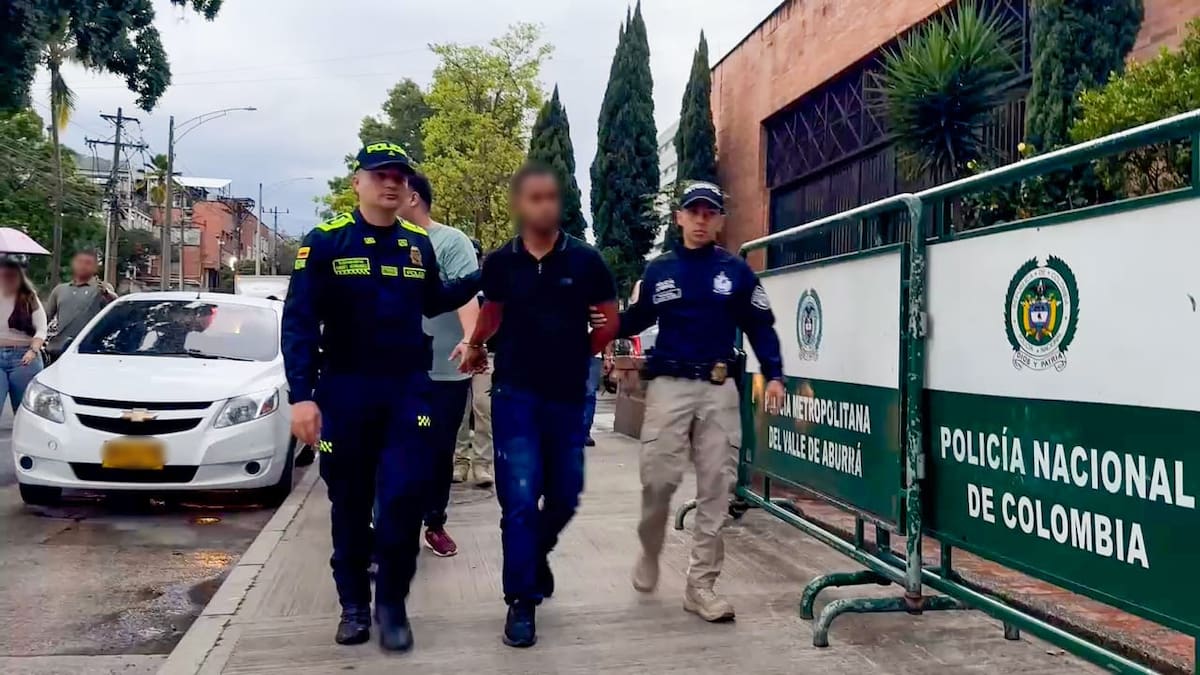 Las personas retenidas fueron dejadas a disposición de la Dirección de Asuntos
Internacionales de la Fiscalía General de la Nación a la espera de que sean allegadas por vía diplomática la solicitud de extradición del país requirente.