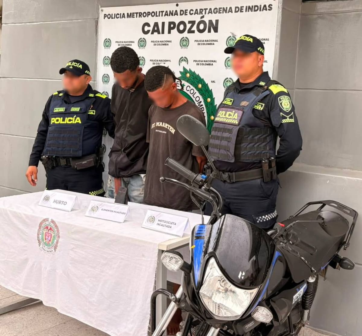 Capturan a dos presuntos atracadores y recuperan un iPhone robado en El Pozón.