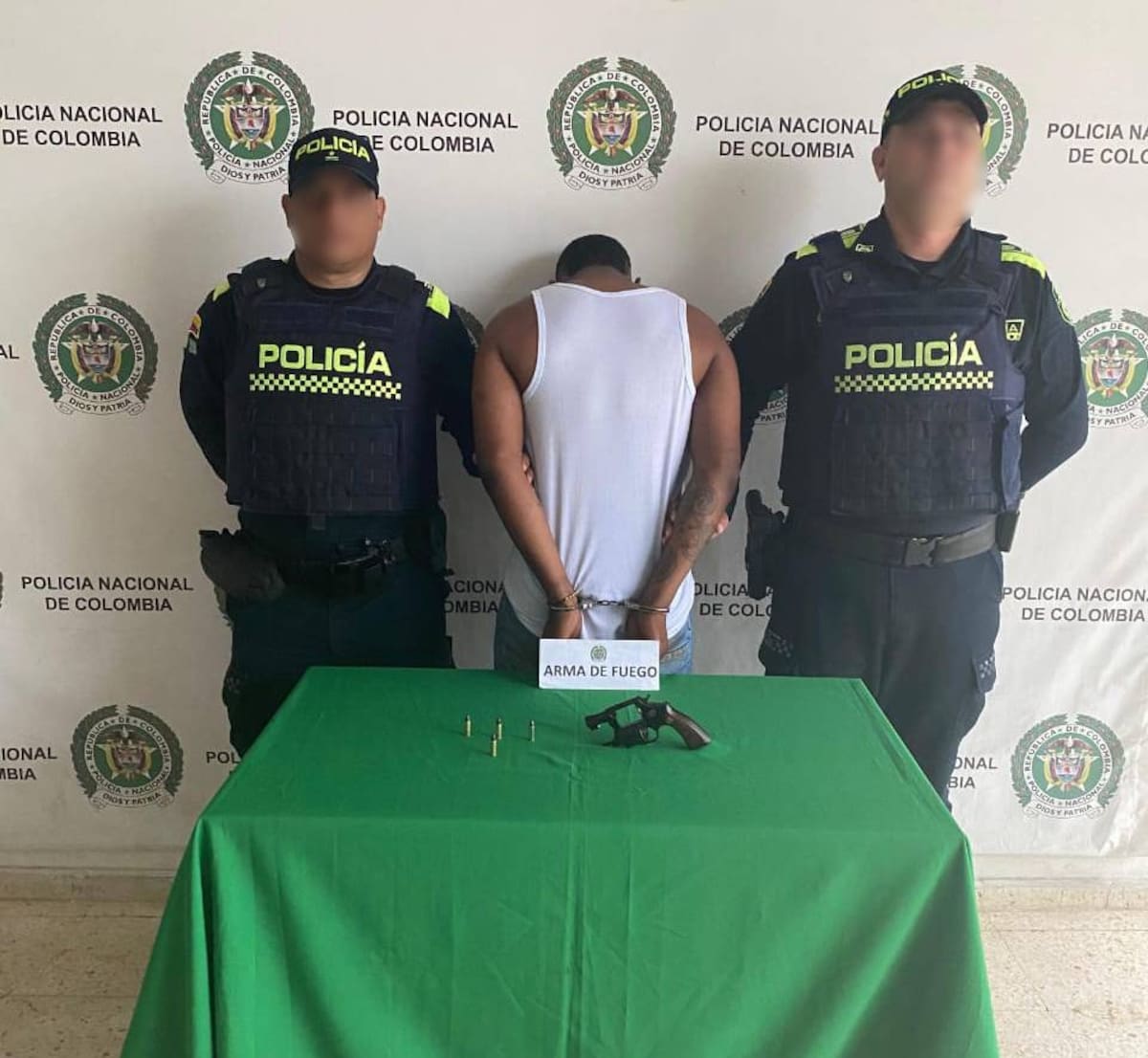 Capturan a ‘Junior’ con revólver y municiones en Olaya Herrera. //Foto: Policía Metropolitana de Cartagena