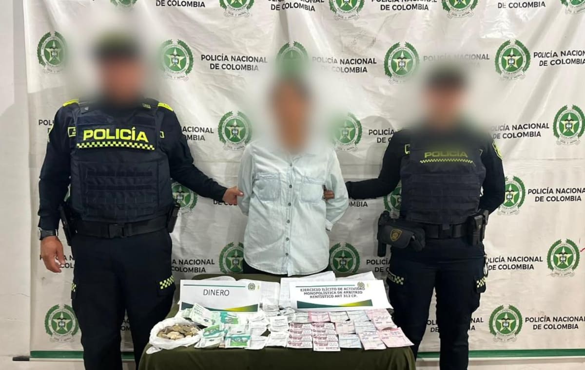 Capturan a una mujer por vender chance ilegal en San Juan Nepomuceno. // Foto: Policía de Bolívar