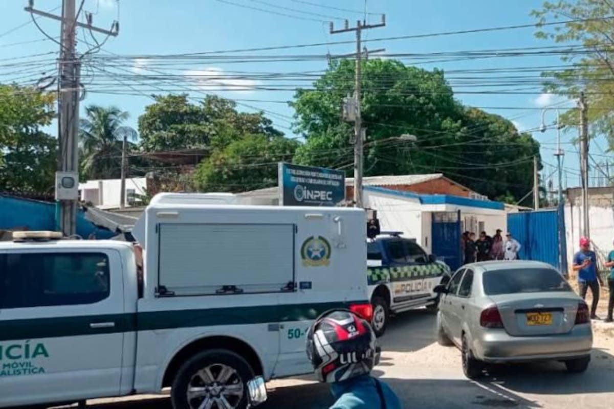 Hombres en moto dispararon contra la fachada de la Cárcel de Ternera y dejaron un panfleto