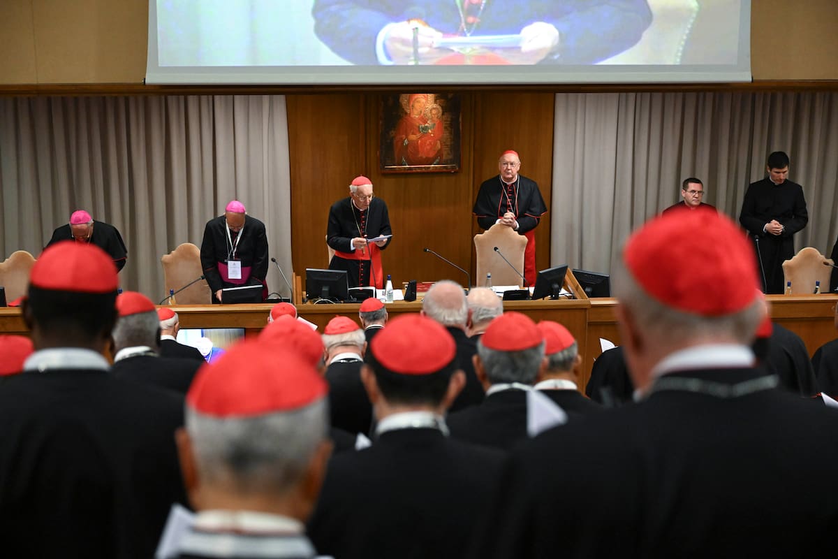 Preparación de los cardenales para elegir al nuevo papa. // Foto: EFE.