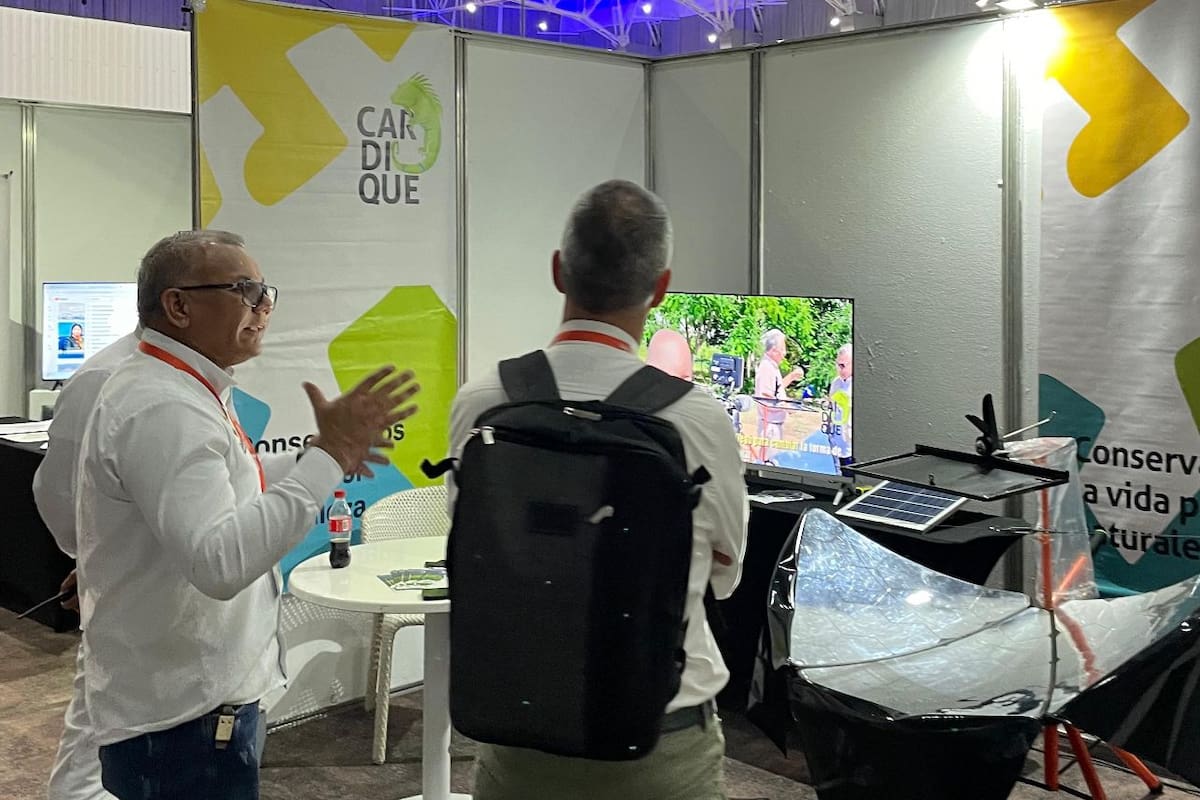 Cardique presenta innovadora cocina solar en el congreso Acodal