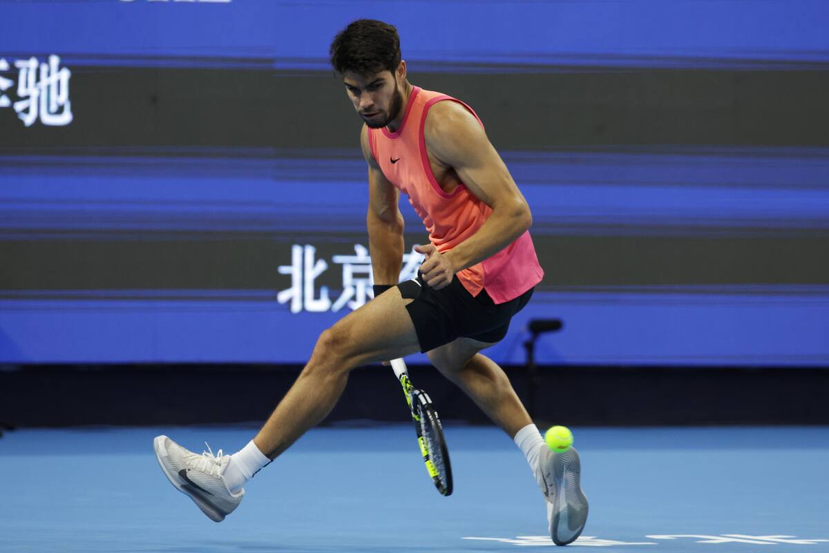 Carlos Alcaraz espera rival en la gran final del Abierto de China