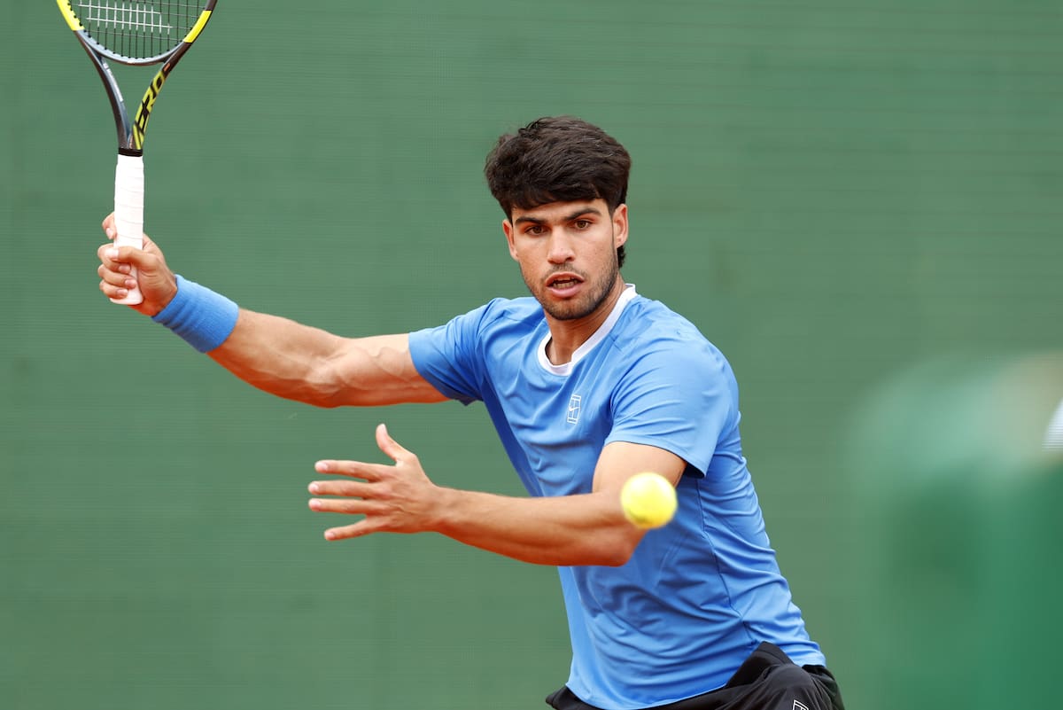 Carlos Alcaraz cayó ante Jannik Sinner en la final del Masters 1.000 de Montecarlo. //Foto, EFE: SEBASTIEN NOGIER