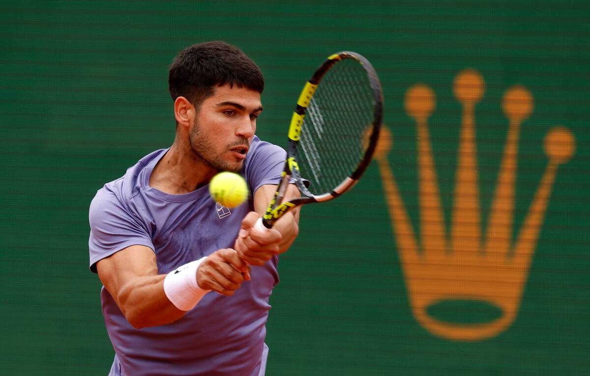 El tenista español Carlos Alcaraz en el Masters 1000 de Montecarlo, donde se proclamó campeón tras remontar al italiano Lorenzo Musetti. //EFE