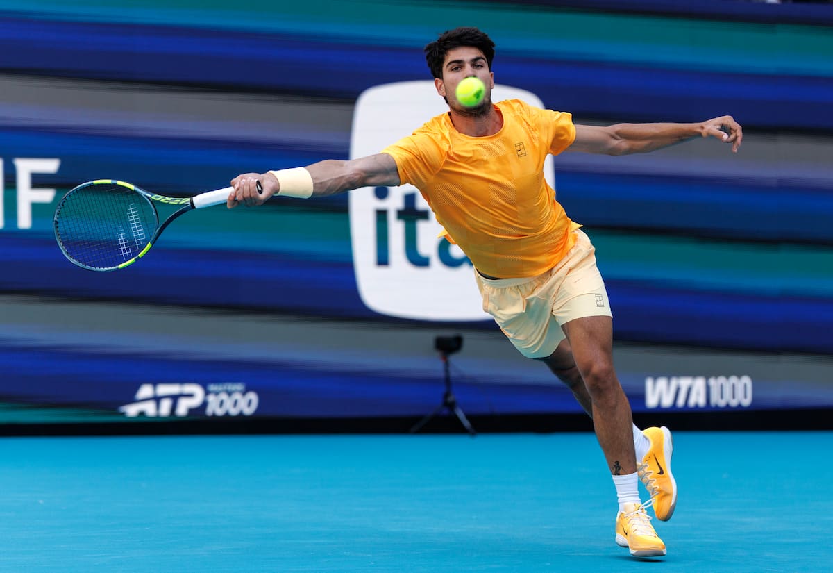 Carlos Alcaraz cayó ante Sebastián Korda en el Abierto de Miami. //Foto, EFE: CRISTOBAL HERRERA-ULASHKEVICH