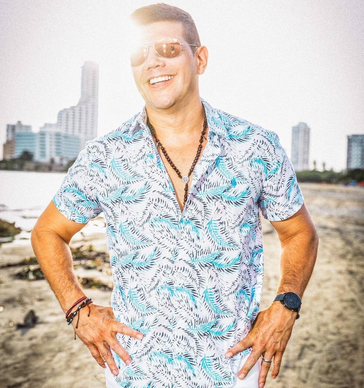 Carlos Bohórquez llegó a sus 50 años con nueva propuesta musical y una gran fiesta de cumpleaños en Florida (EEUU).