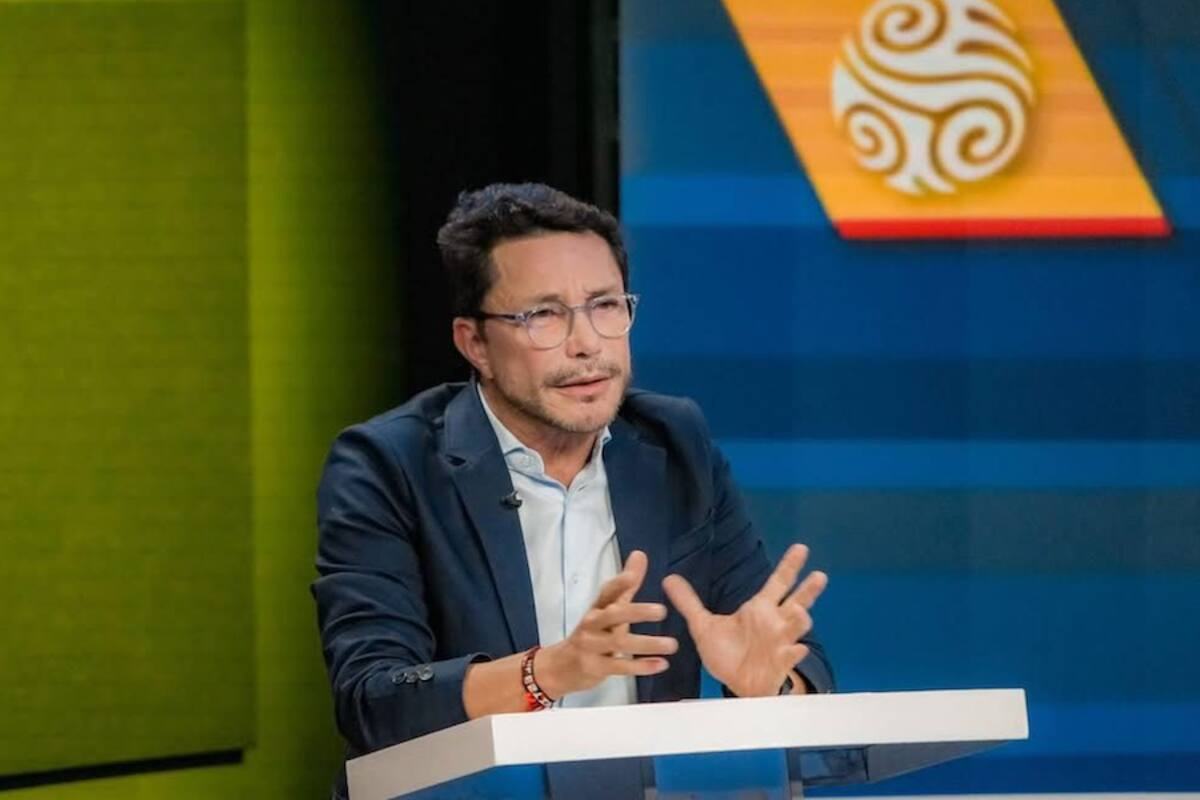 Candidato lanzó críticas al centralismo y defiende a un país de regiones