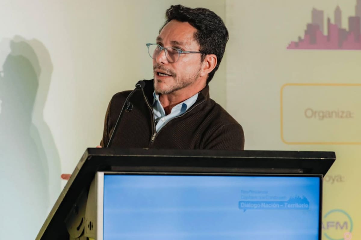Candidato lanzó críticas al centralismo y defiende a un país de regiones