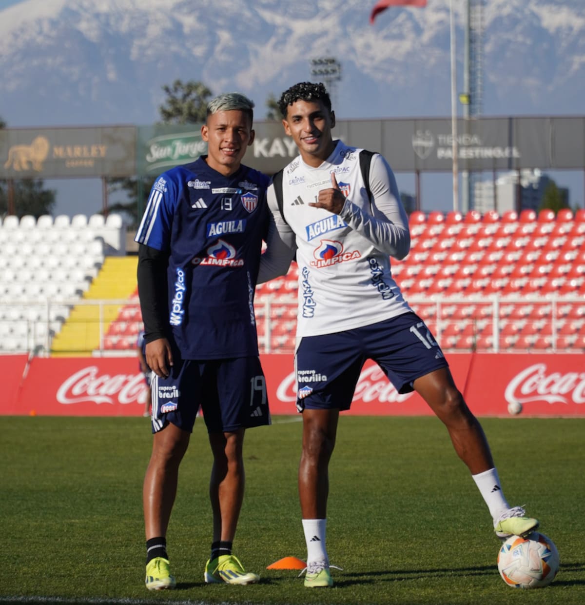 El volante Carlos Cantillo y el defensa Gabriel Fuentes hacen parte de la n{nómina de >Junior que este martes enfrenta Colo Colo en Santiago de Chile por Copa Libertadores de América.