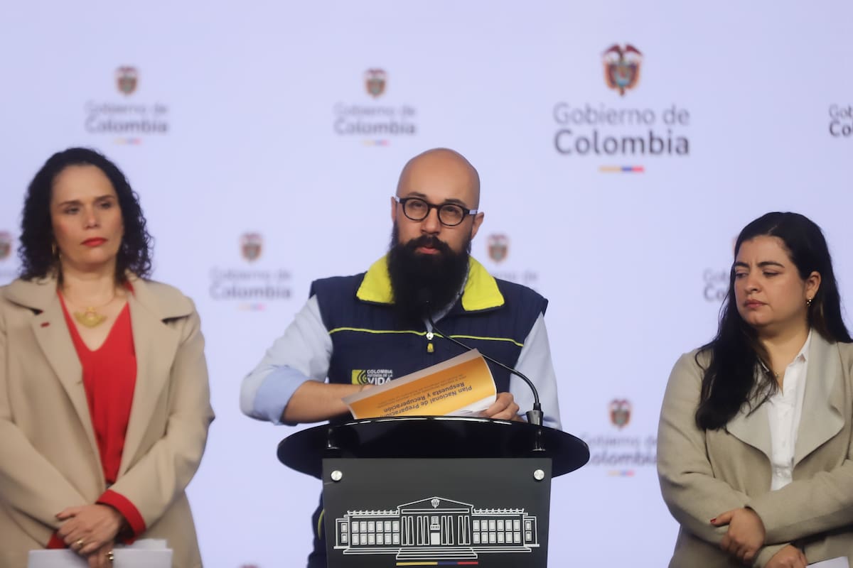 Procuraduría suspendió a Carlos Carrillo por presunta participación en política