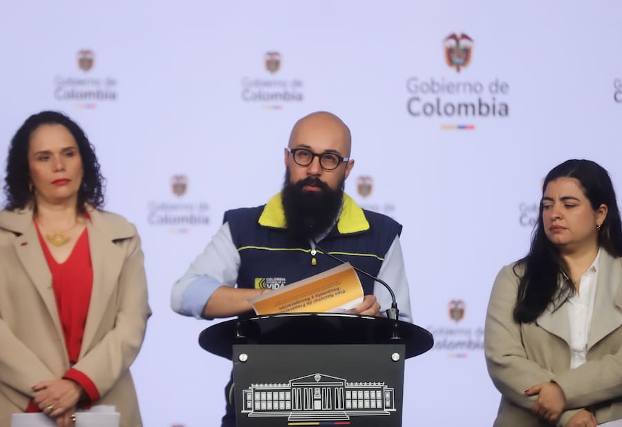 Procuraduría suspendió a Carlos Carrillo por presunta participación en política