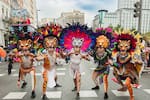 El Carnaval de la 44 llevó tradición y fantasía al Desfile de la Hispanidad en España