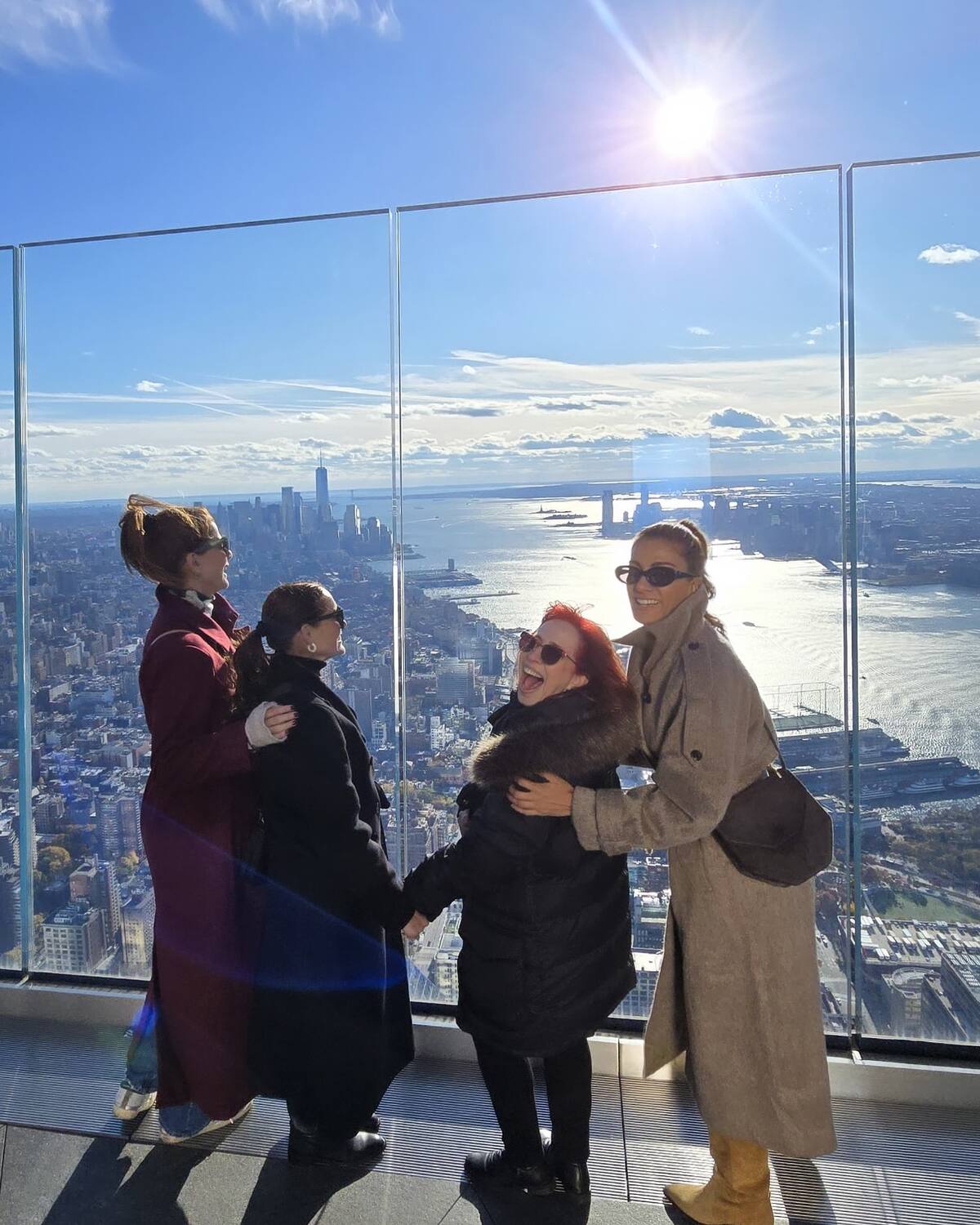 Carolina Cruz, Andrea Serna, Jessica de la peña, Yaneth Waldman, disfrutan de su viaje con sus colegas.//Foto: tomada de internet.