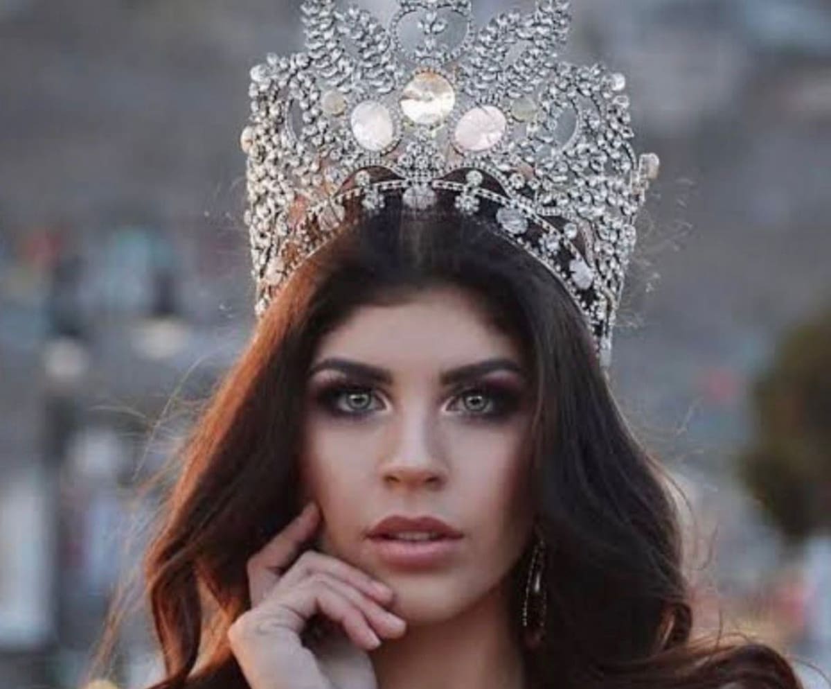 La muerte de la exreina de belleza mexicana Carolina Flores Gómez sacude y deja más preguntas que respuestas.