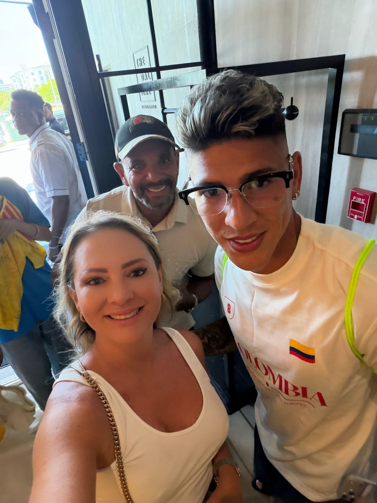 Carolina Márquez junto a Jorge Carrascal en el hotel donde se hospedó la Selección Colombia. //Foto: Cortesía.
