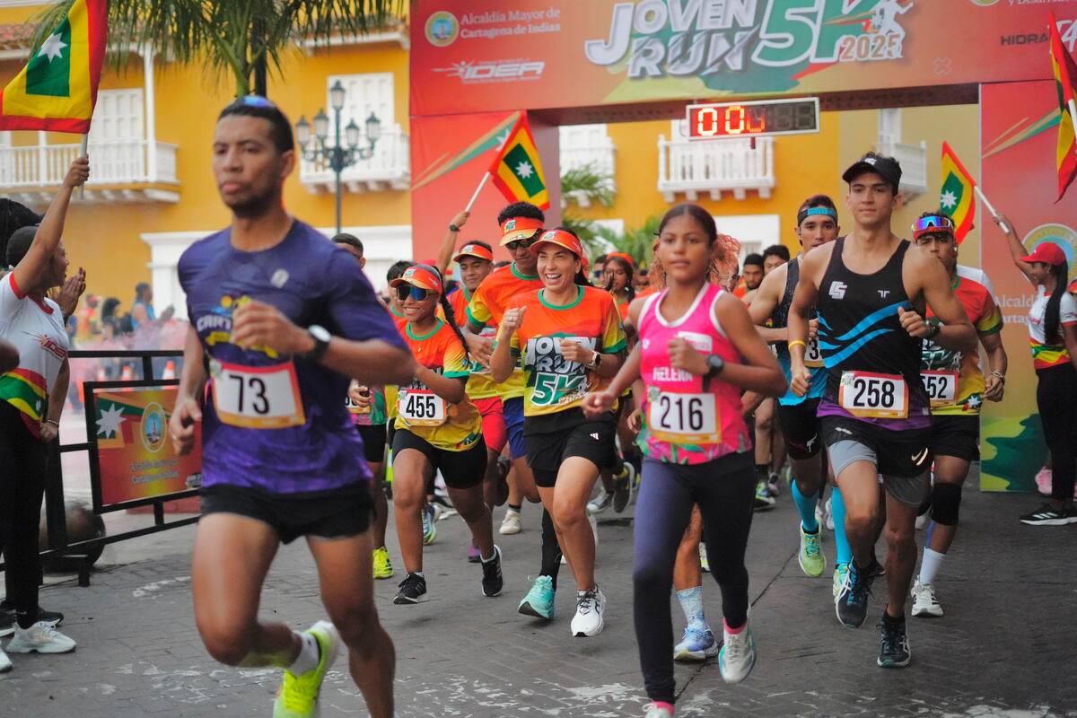 Más de 600 jóvenes participaron en carrera por la Semana de la Juventud