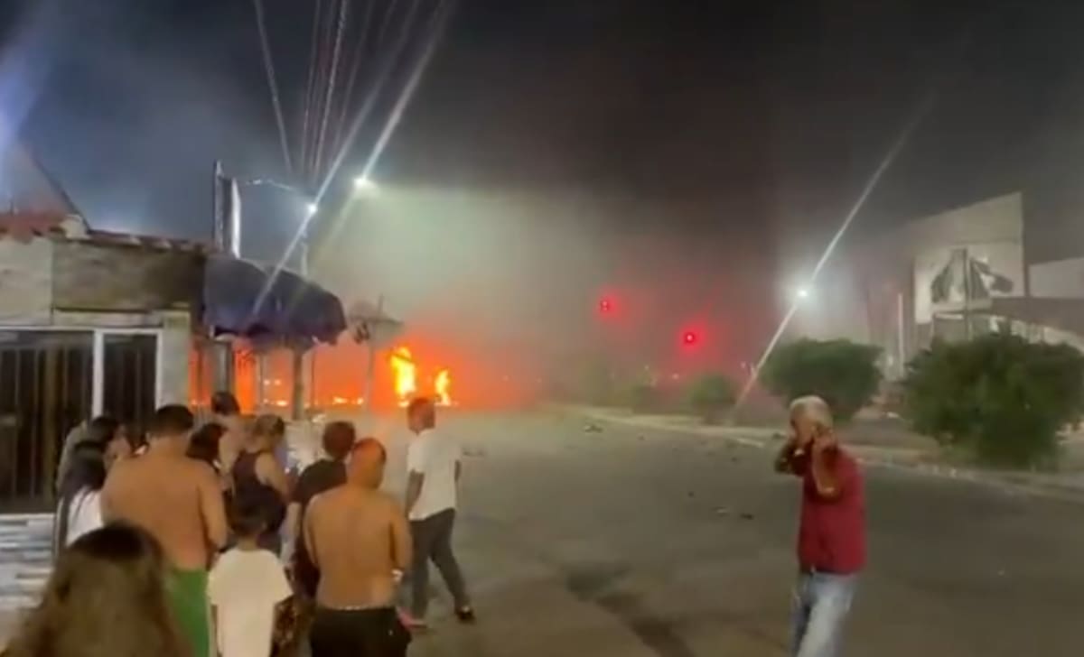 Explota carro bomba en Cúcuta contra comando de Policía. // Foto: captura de video - redes sociales.