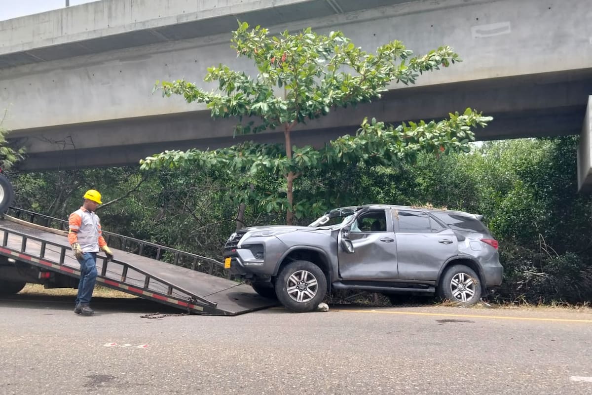Carro sufre fuerte accidente y terminó volcado en La Boquilla