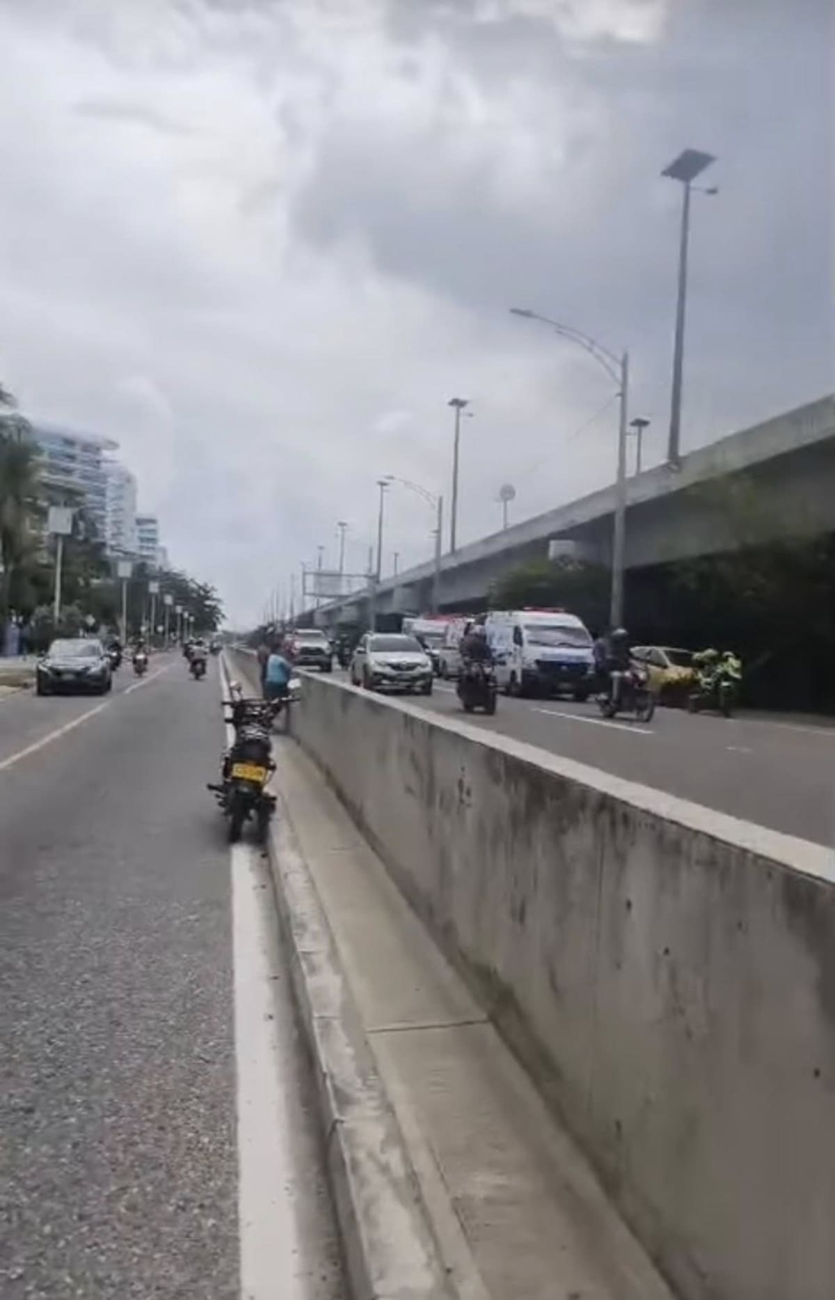 Carro sufre fuerte accidente y terminó volcado en La Boquilla. // Foto: captura de video