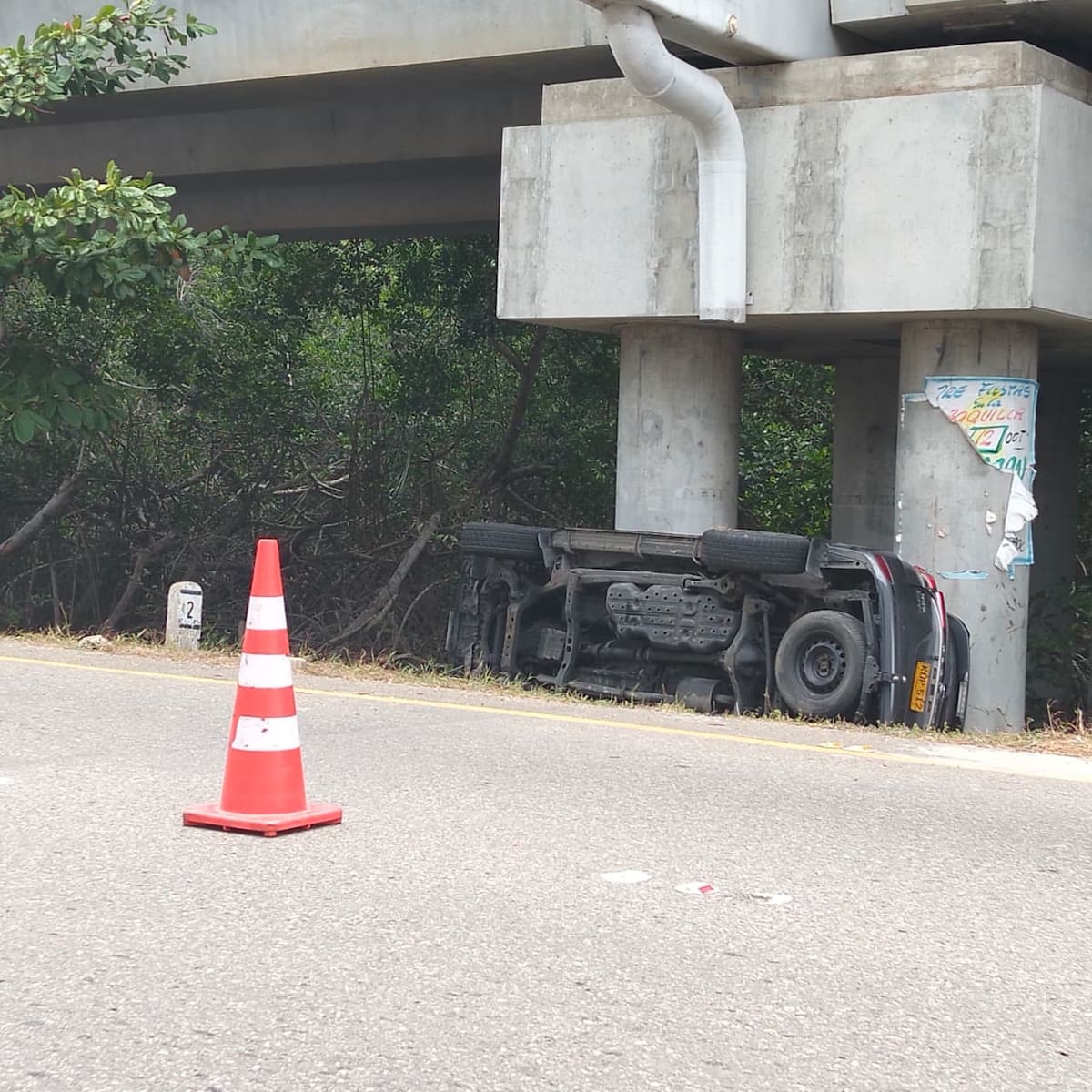 Carro sufre fuerte accidente y terminó volcado en La Boquilla. // Foto: El Universal