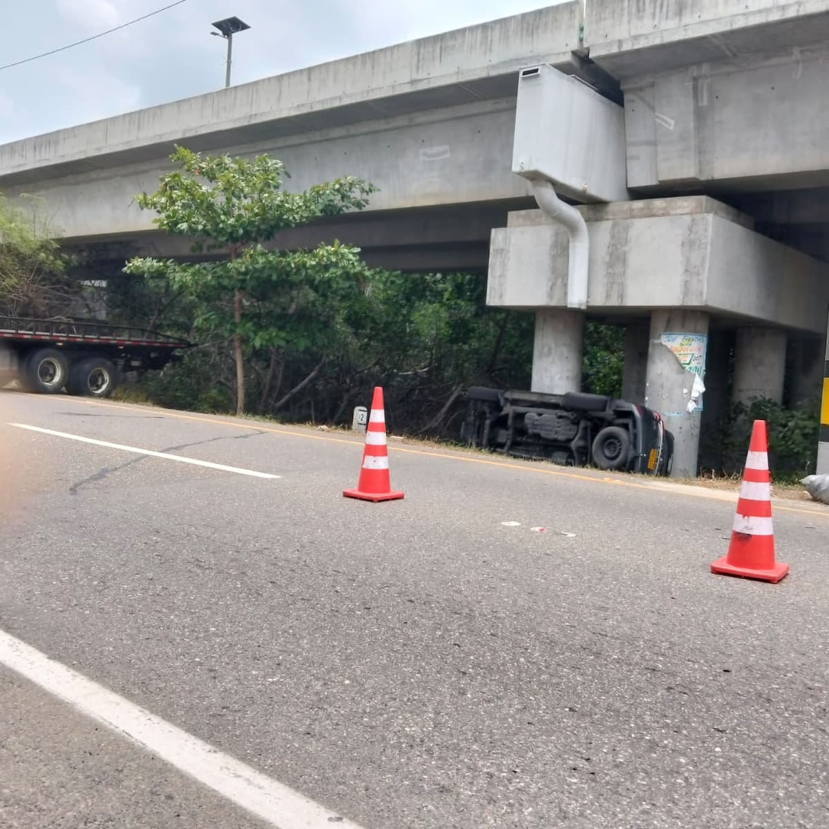 Carro sufre fuerte accidente y terminó volcado en La Boquilla. // Foto: El Universal