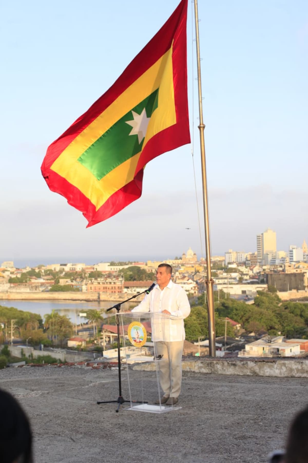 Cartagena celebra 493 años con izada de bandera en el Castillo de San Felipe. // Óscar Díaz - El Universal