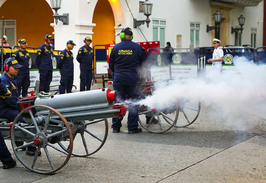 Vuelve a sonar el histórico cañonazo en Cartagena después de más de 200 años