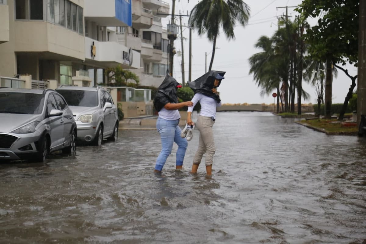 Cartagena se mantiene en alerta por lluvias y oleaje de hasta 4 metros