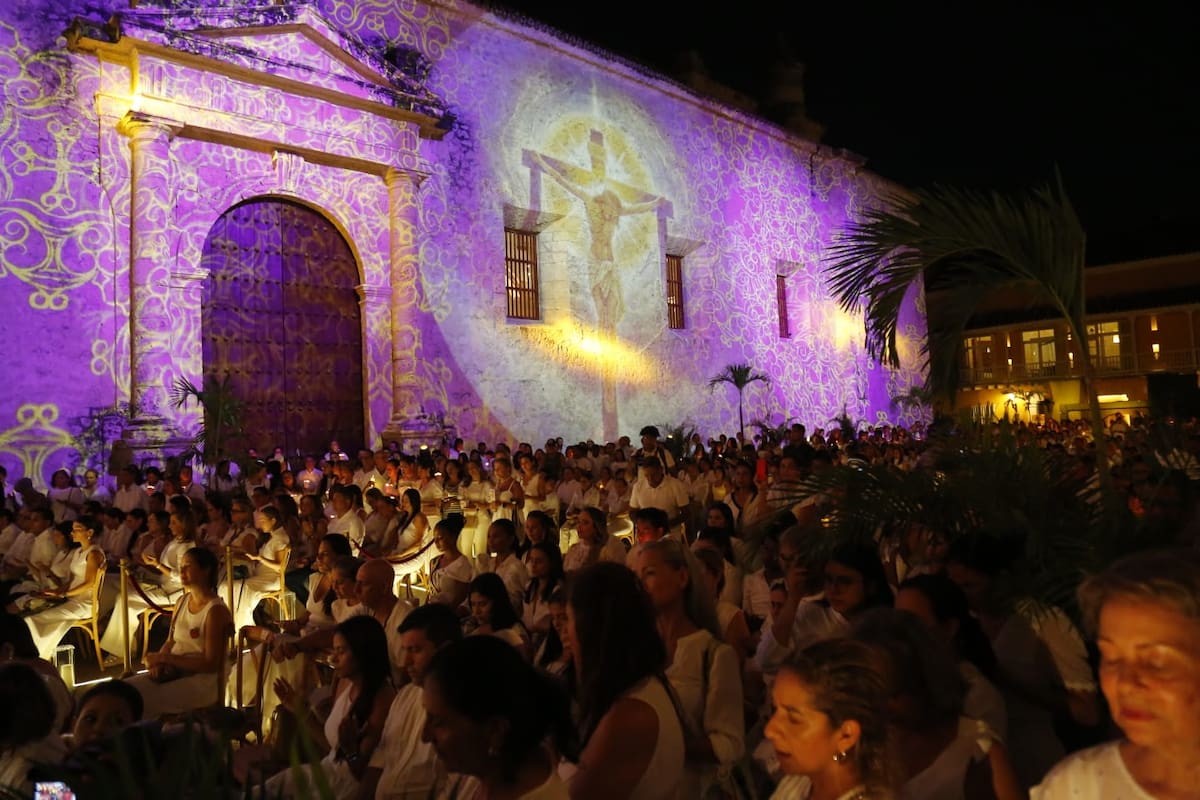 Cartagena vivió una noche de fe y luz con el Lucernario en el Centro Histórico. // Foto: Luis Herrán.