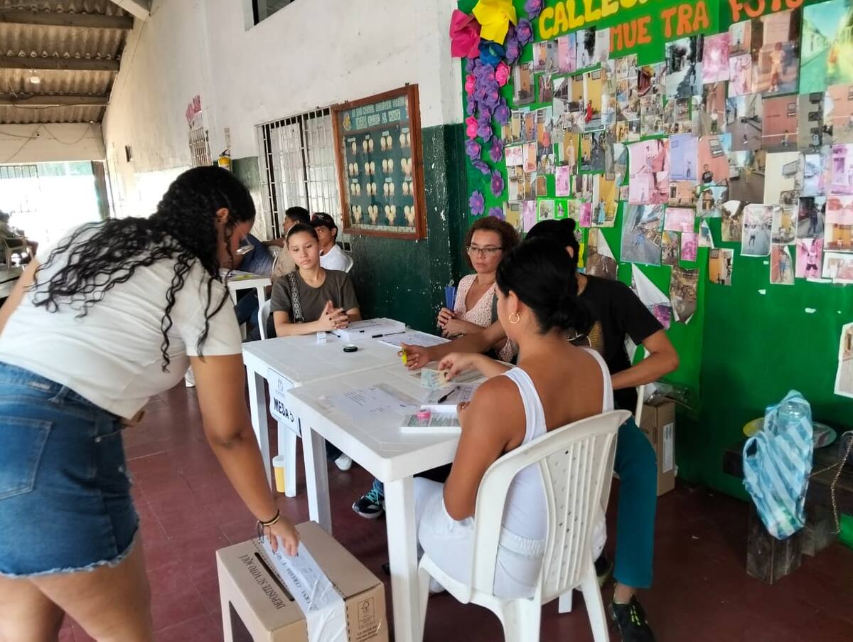 Cartageneros participan de las elecciones de los Consejos de Juventud. // Foto: Zenia Valdelamar - El Universal