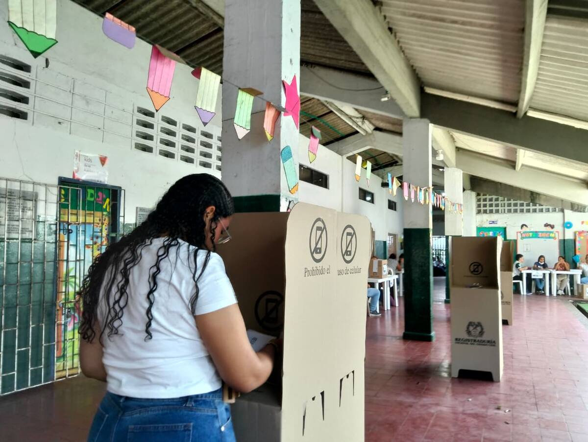 Cartageneros participan de las elecciones de los Consejos de Juventud. // Foto: Zenia Valdelamar - El Universal