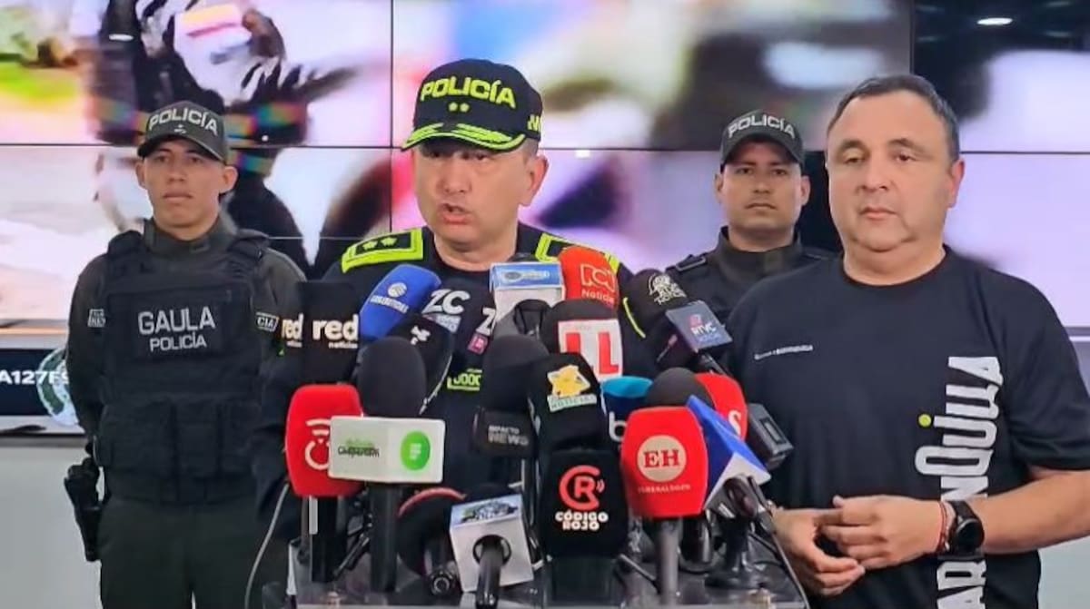 En medio de la rueda de prensa, el brigadier general Miguel Andrés Camelo Sánchez, comandante de la Policía Metropolitana de Barranquilla. //FOTO: AUTORIDADES.