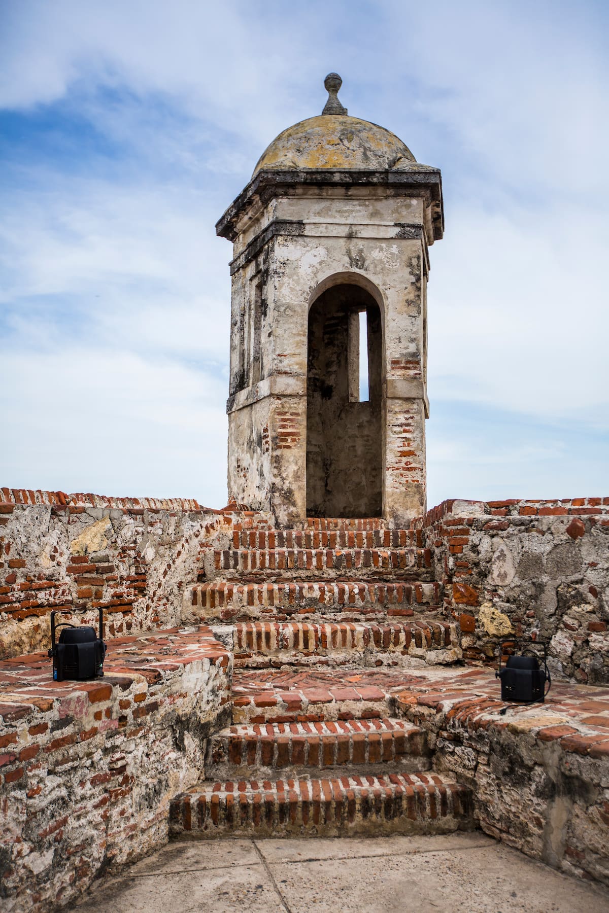 Las garitas sirvieron como puntos de vigilancia. Desde la espadaña del castillo, similar a un campanario, se daba aviso en caso de ataque.