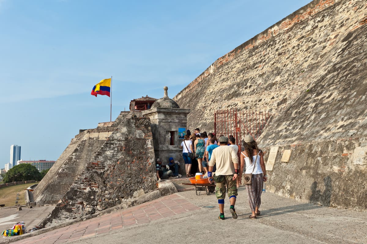 El Castillo de San Felipe de Barajas está ubicado en el barrio Pie del Cerro .