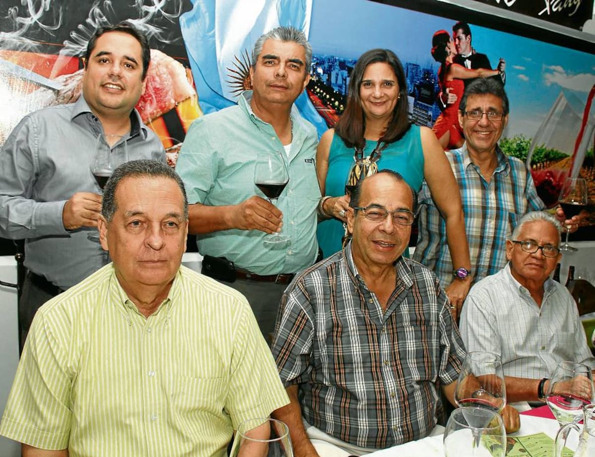 De pie: Gustavo Quintero, José Sierra, Carmen de Quintero y Daniel De Rosa; sentados: Jorge Pallares, Alfredo Hernández y Antonio Baena. Maruja Parra /El Universal/