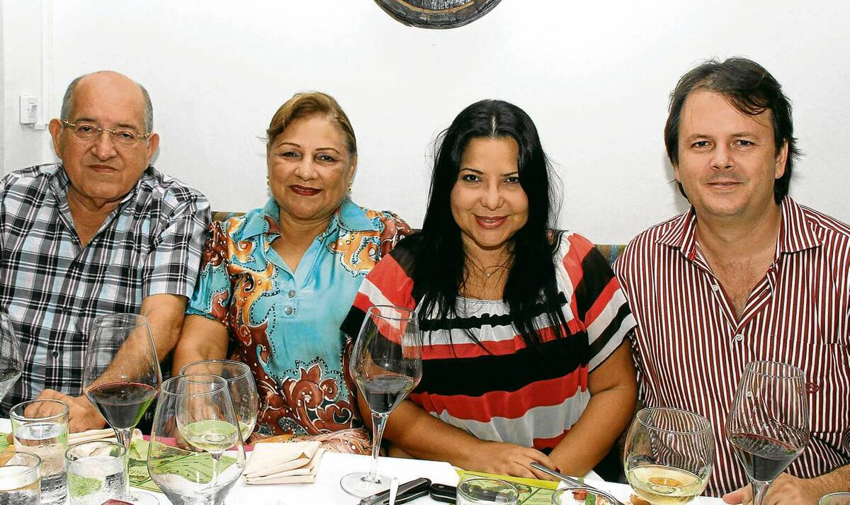 Alfonso López, Judith de López, Rocío López de Toro y Julián Toro.