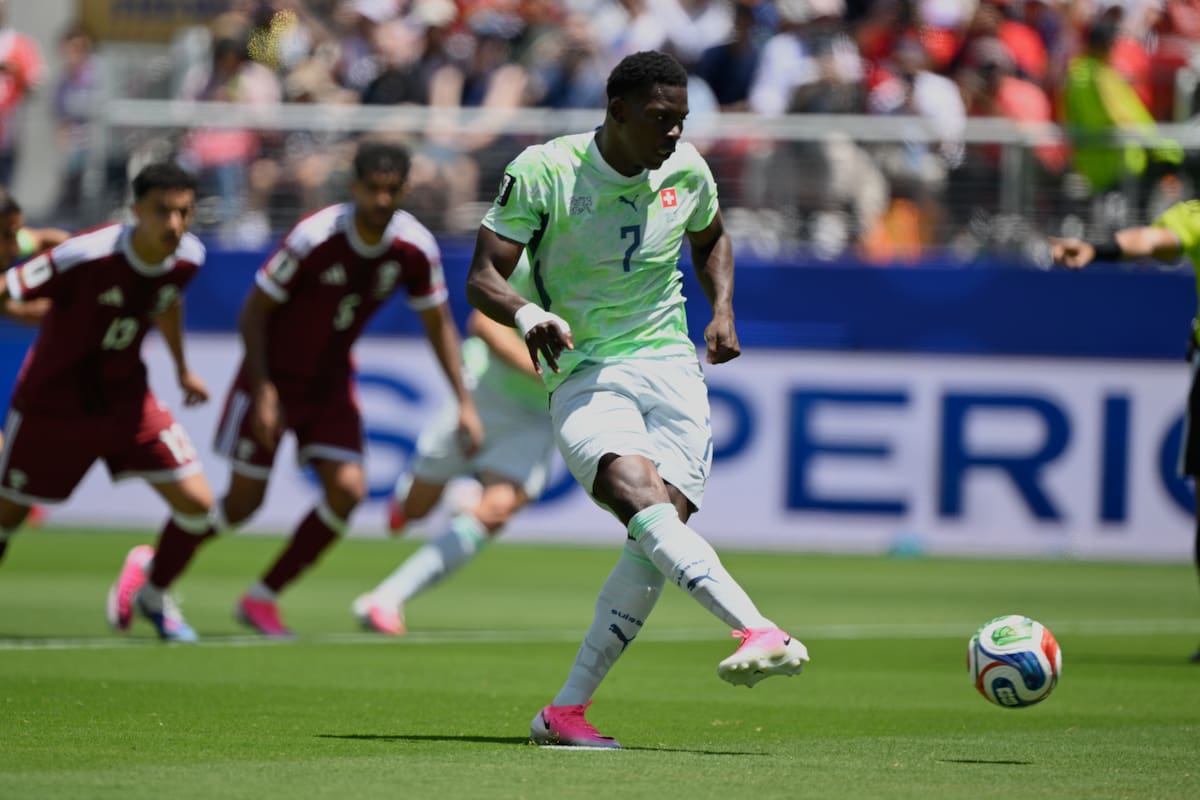 El suizo Breel Embolo fue el único en canjear su remate por gol en el partido contra Catar. Muchas chances desperdiciadas. //Foto, AP: Eakin Howard