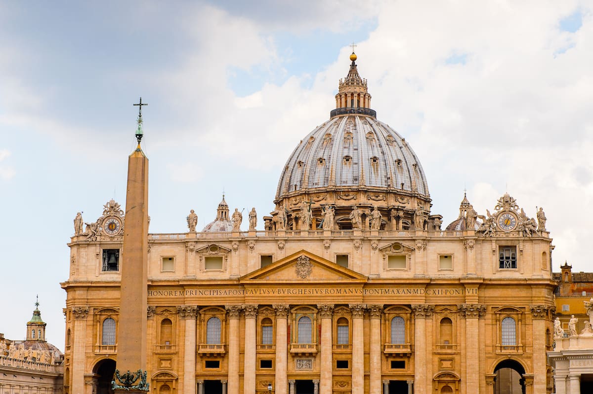 Catedral de San Pedro uno de los sitios turisticos de la Ciudad del Vaticano // 123rf.
