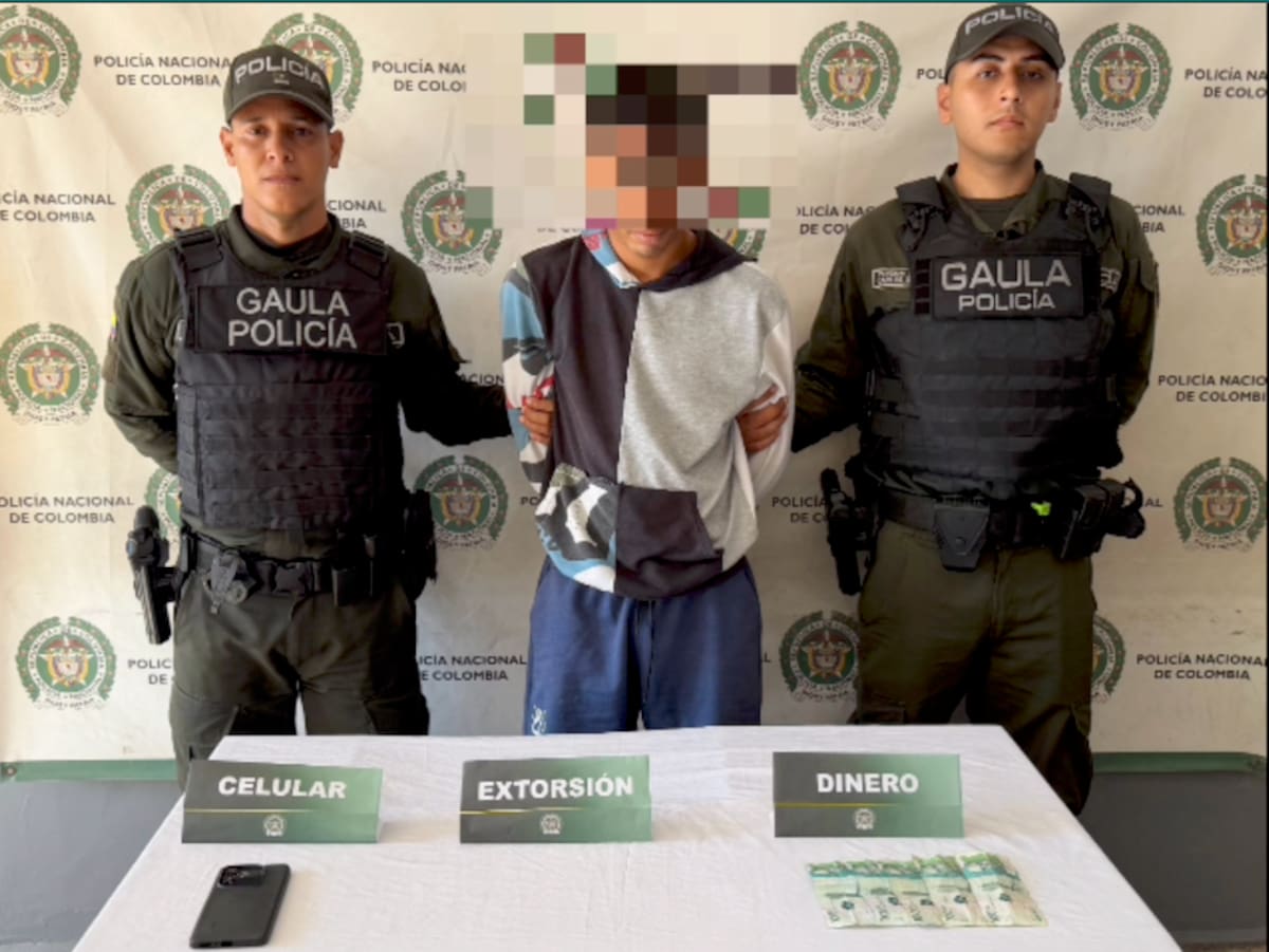 A alias 'El Burro', presunto miembros de 'Los Costeños', lo encontraron con el dinero que recibió por extorsión.//Cortersía Policía Atlántico.