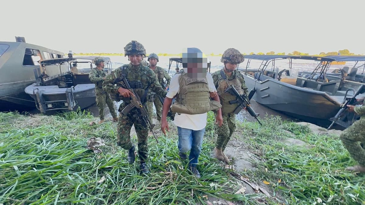 El capturado sería cabecilla pseudopolítico de una subestructura del Clan del Golfo con injerencia en Bolívar. // FOTO: ARMADA NACIONAL.