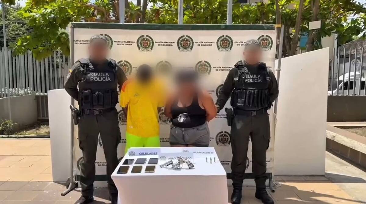 La pareja habría cumplido diferentes funciones dentro de las actividades que son materia de investigación. //FOTO: POLICÍA METROPOLITANA DE CARTAGENA.