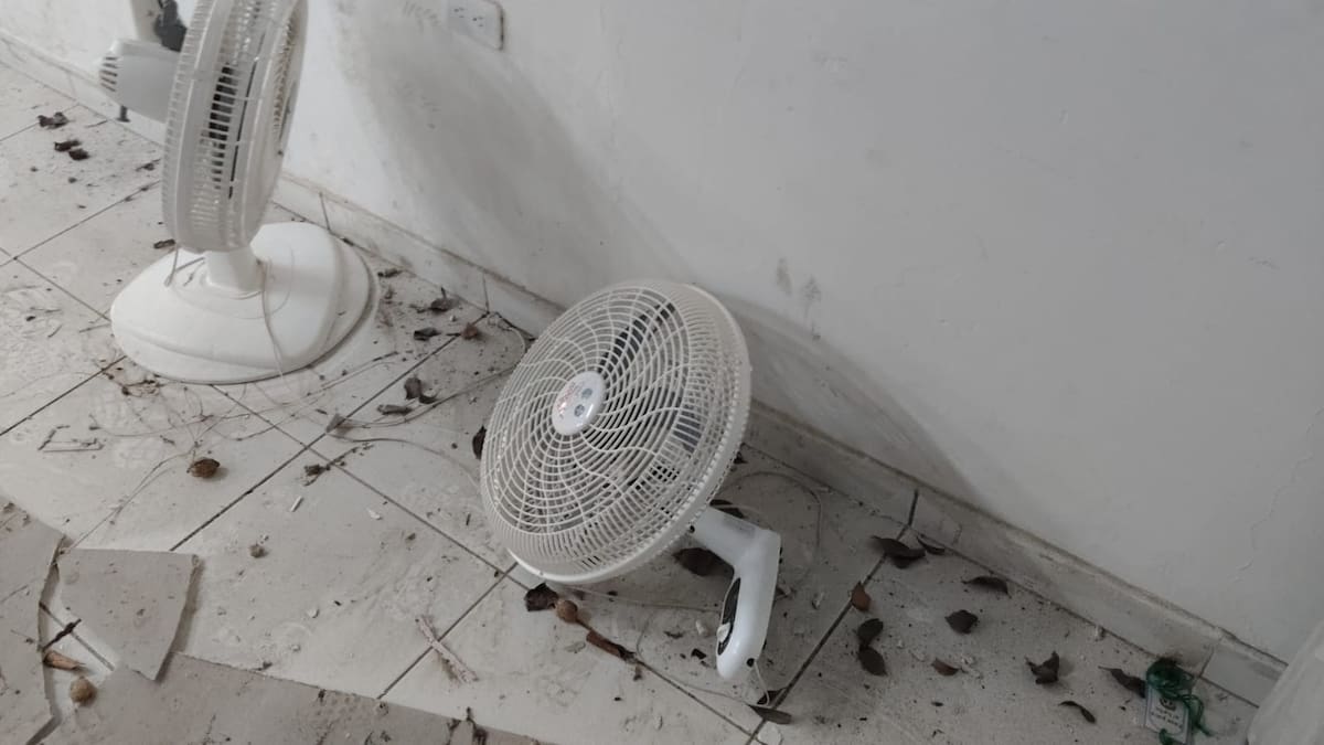 Cayó parte del techo de un aula de clases del colegio Salim Bechara, sede Albornoz.// Foto: cortesía de Eduar Arroyo Rocha, coordinador de la sede.