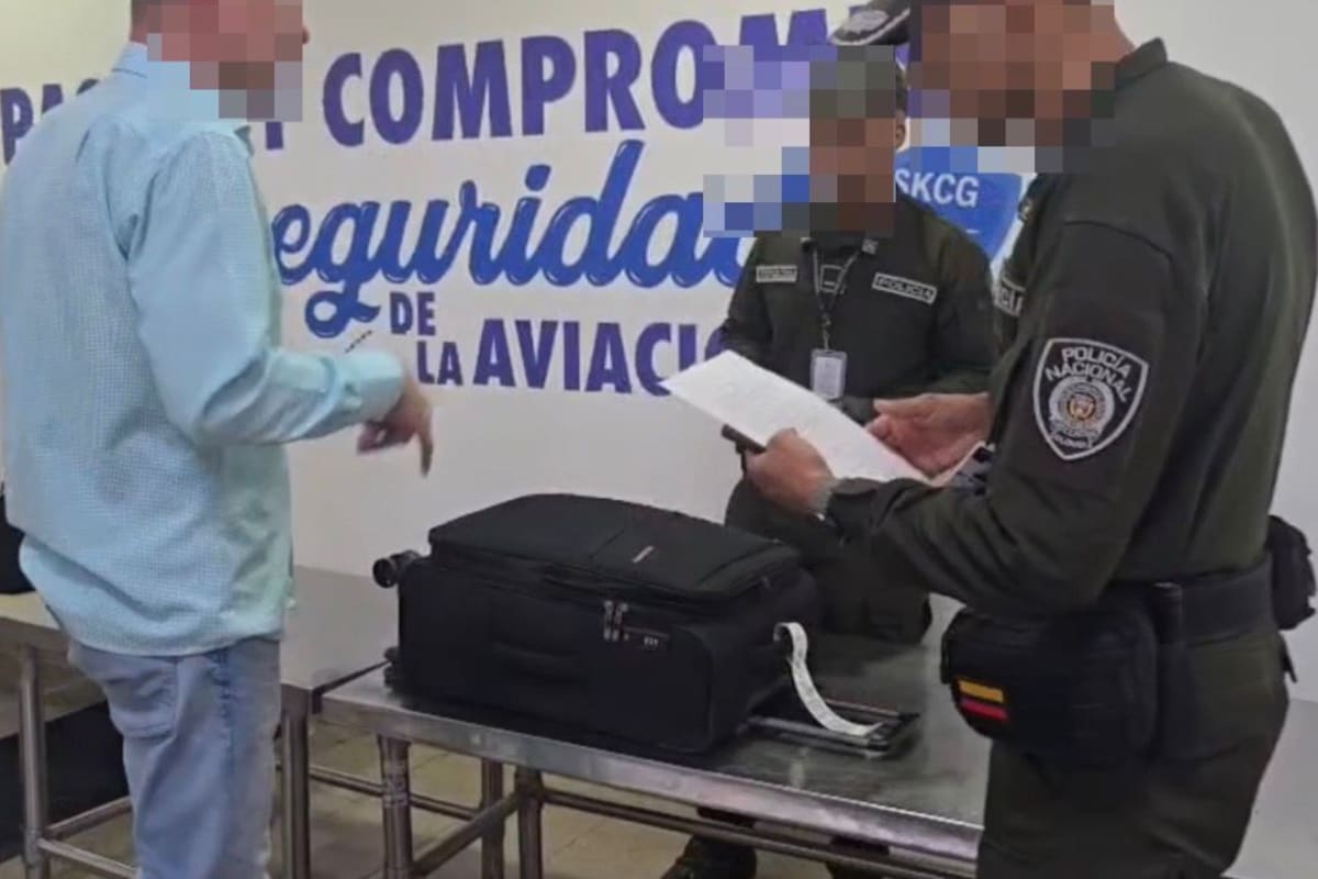 En el Aeropuerto de Cartagena cayó viajero con 4 kilos de droga en rollos de impresión